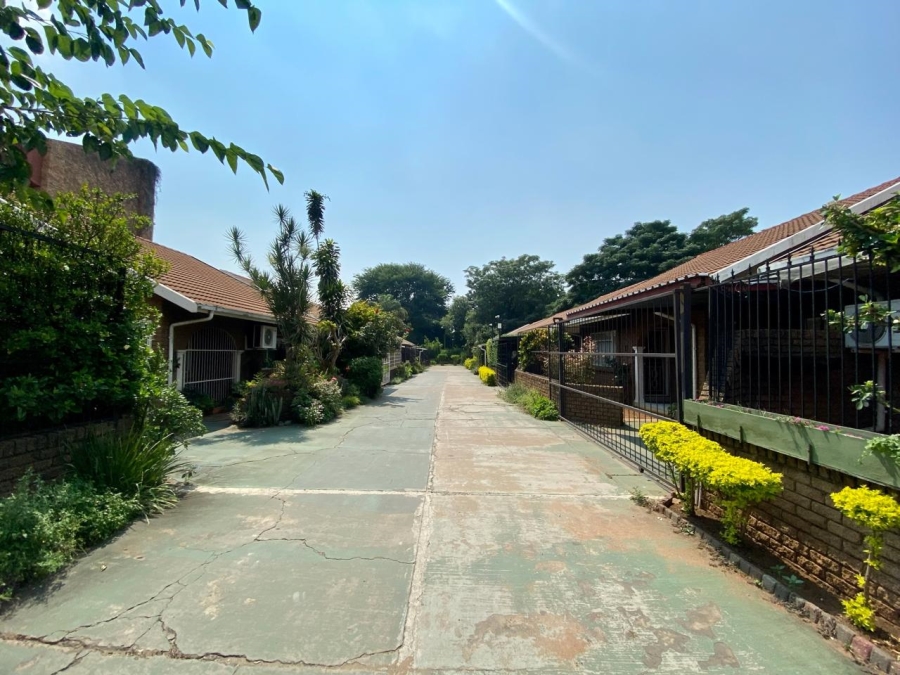 2 Bedroom Property for Sale in Lower Bo-dorp North West